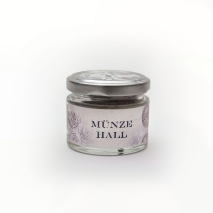 Kleines Glas mit der Aufschrift Münze Hall, ideal für Energiearbeit und positive Schwingungen im Raum.